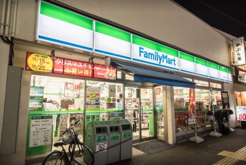 コンビニ　ファミリーマート 綾瀬西口店（コンビニ）まで281m
