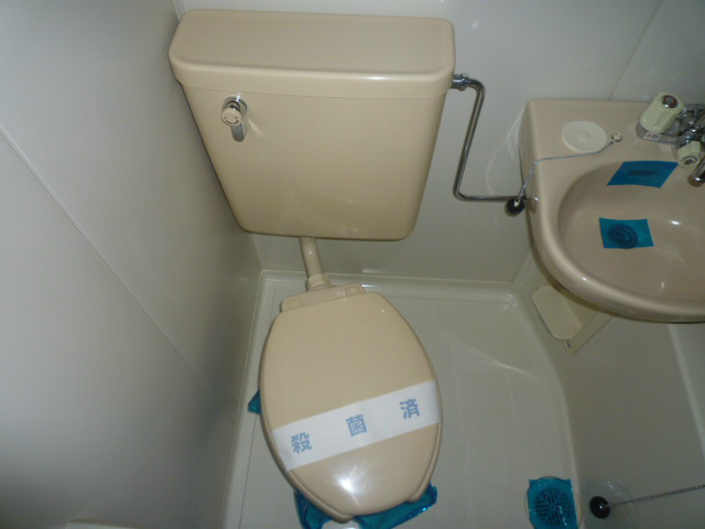 トイレ　※写真は307号室です。