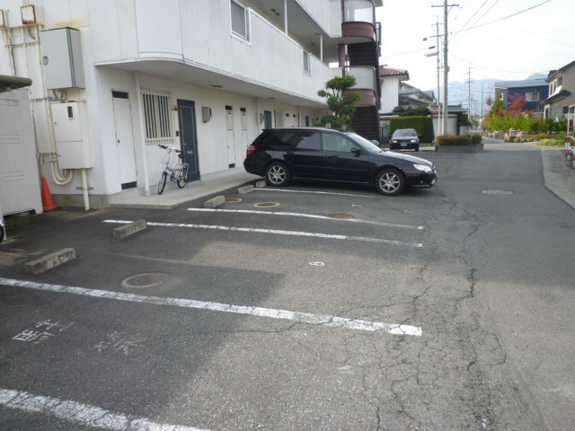 駐車場　※写真は307号室です。
