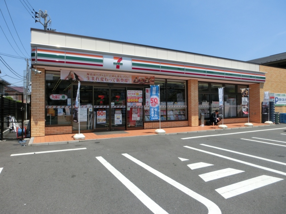 コンビニ　セブンイレブン（コンビニ）まで595m