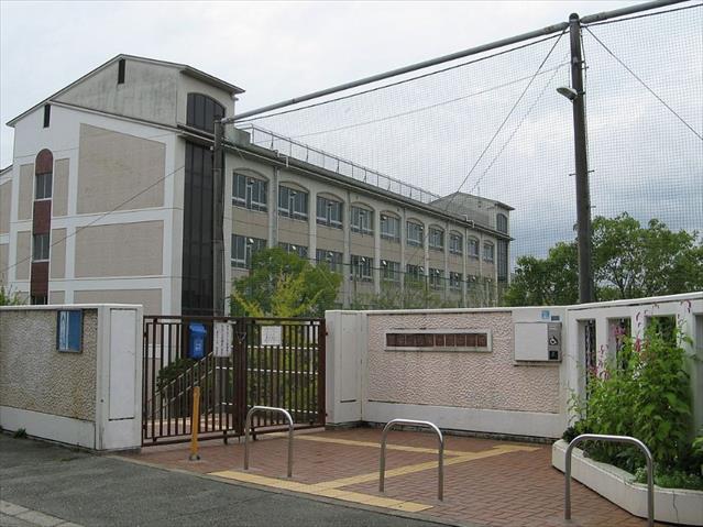 中学校　第十八中学校（中学校）まで522m
