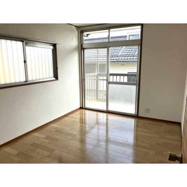 バルコニー　南向きのため陽当たり通風良好な洋間