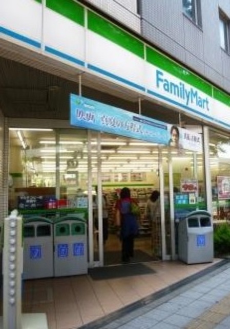 コンビニ　ファミリーマート三軒茶屋駅南口店（コンビニ）まで234m