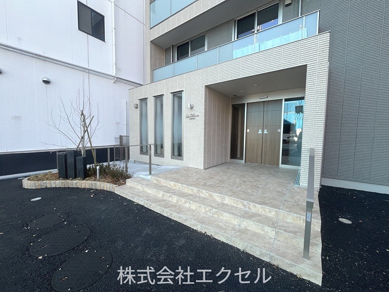 エントランス　エントランスはとても豪華です。