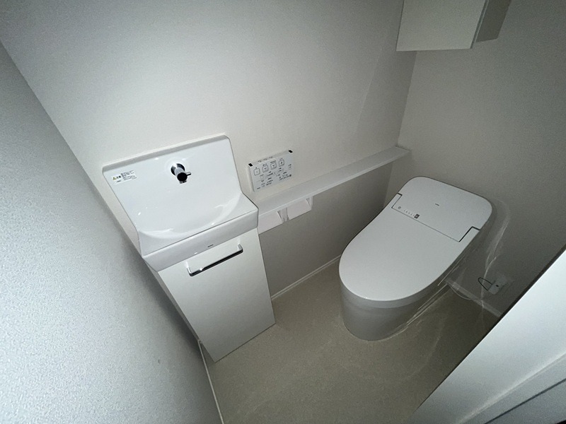 トイレ　トイレには手洗い場完備です。