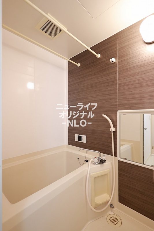 バス・シャワールーム　いつでも温かいバスタイムを楽しめる追い焚き給湯付き☆