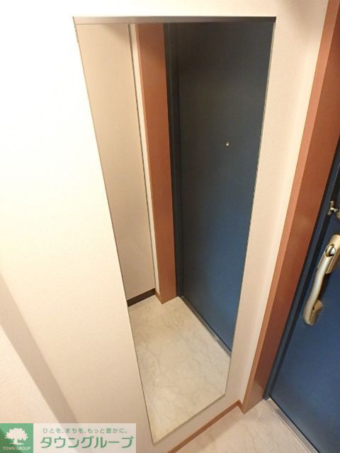 その他設備　玄関に姿見鏡付