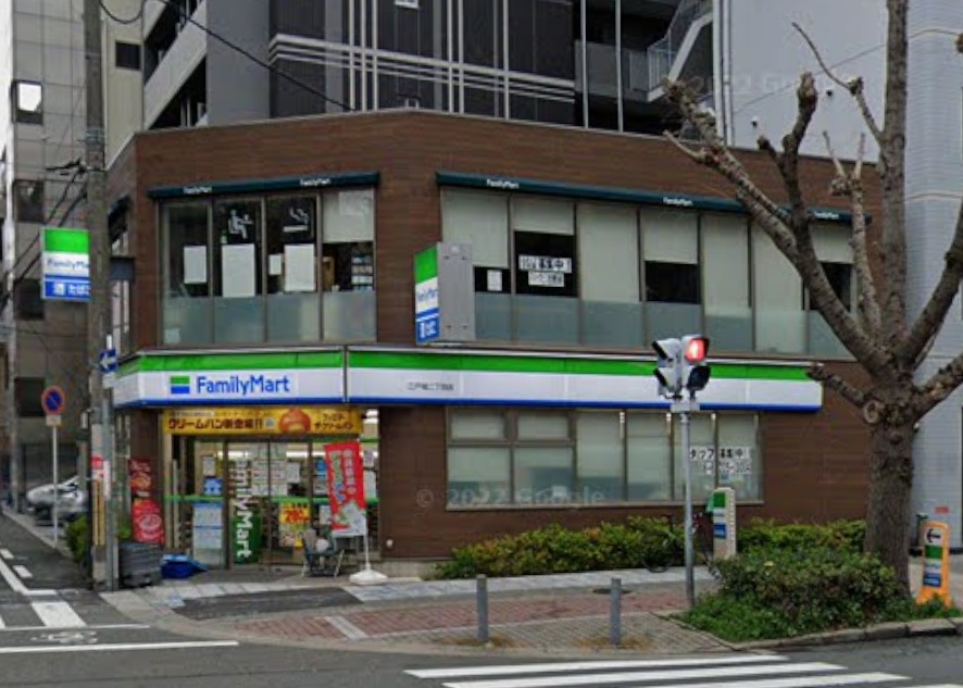 コンビニ　ファミリーマート江戸堀二丁目店（コンビニ）まで131m