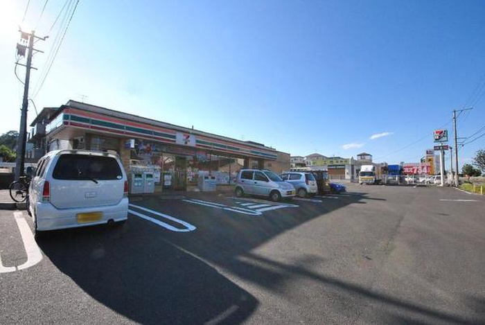 コンビニ　セブンイレブン富谷成田四丁目店（コンビニ）まで550m