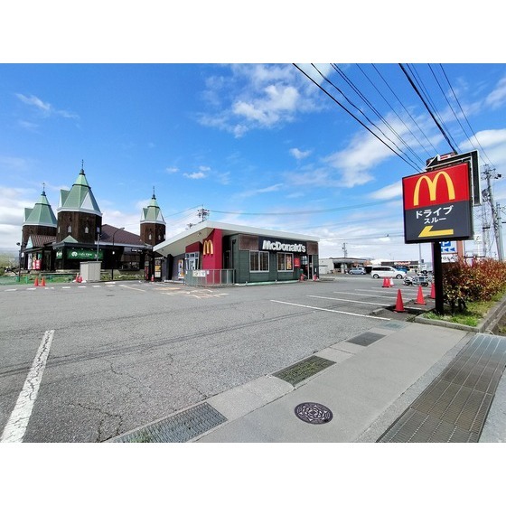 飲食店　マクドナルド長野大豆島店（飲食店）まで823m
