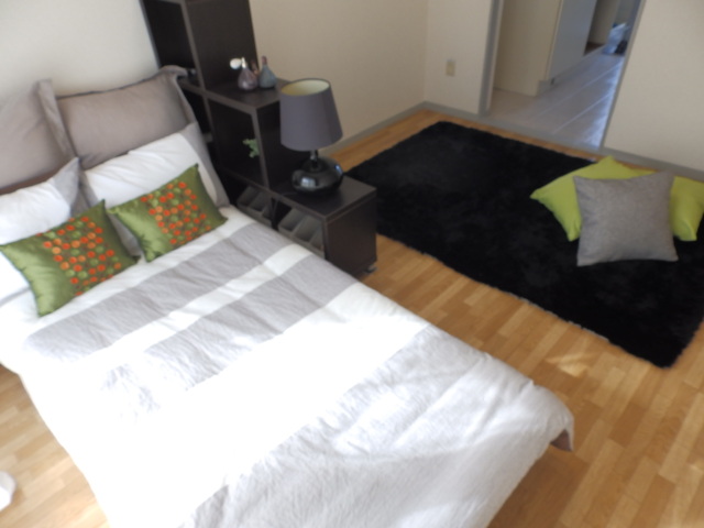 居室・リビング　【モデルルーム時の画像】とっても日当たりの良いお部屋です！モ