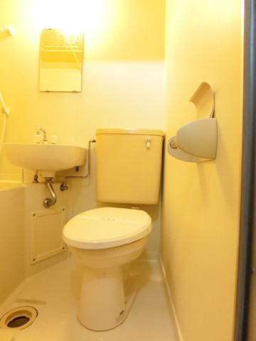 トイレ　ユニットバス内トイレです。