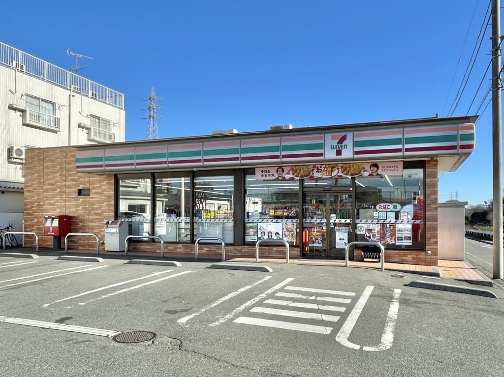 コンビニ　セブンイレブン 八王子堀之内店（コンビニ）まで557m