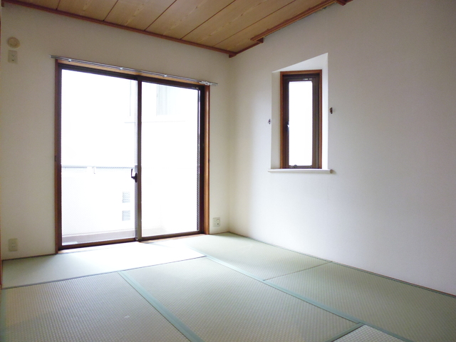 その他部屋・スペース　バルコニーに面した和室６帖！