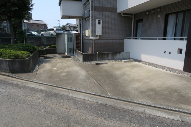 駐車場　敷地内に駐車場あり※要空確認