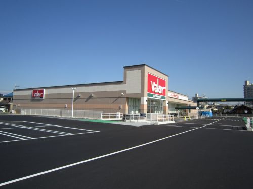 スーパー　バロー守山駅東店（スーパー）まで575m