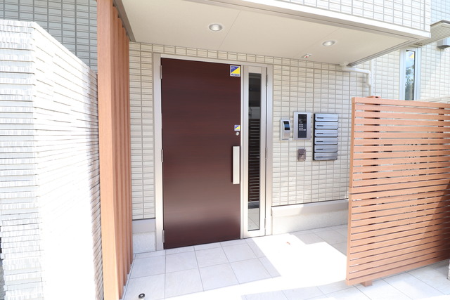 エントランス　オートロック完備