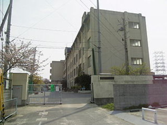 中学校　亀井中学校（中学校）まで1170m