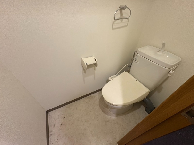 トイレ　トイレです。ウォシュレット付を探している方、おすすめです。