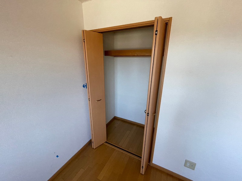 収納　クローゼットは奥行きもあり、荷物が多い方でも安心です。