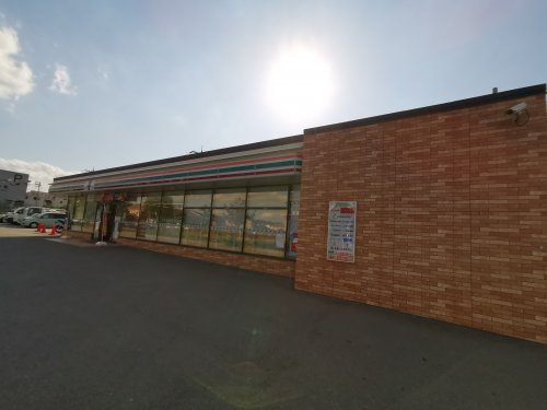 コンビニ　セブンイレブン 和泉はつが野3丁目店（コンビニ）まで1962m