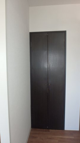 その他　洋室にも収納スペースございます☆