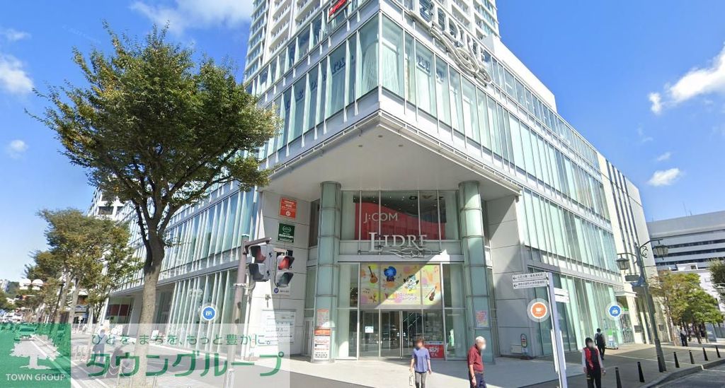 コンビニ　ファミリーマートリドレ横須賀中央店（コンビニ）まで50m