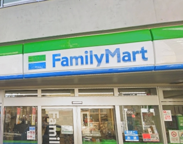 コンビニ　ファミリーマート世田谷若林一丁目店（コンビニ）まで648m