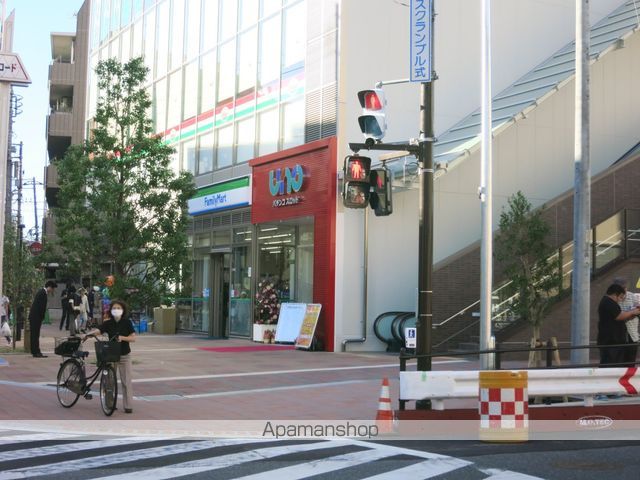 コンビニ　ファミリーマート（コンビニ）まで548m