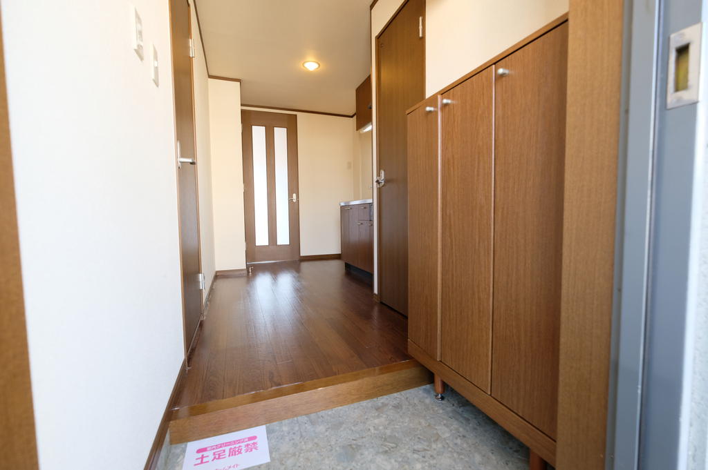 玄関　写真は別室です