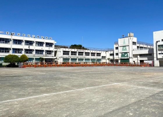 中学校　世田谷区立八幡中学校（中学校）まで389m
