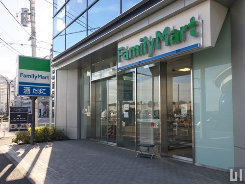 コンビニ　ファミリーマート オンワードベイパークビル店（コンビニ）まで671m