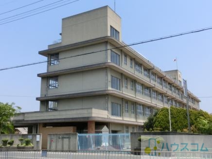 小学校　茨木市立東奈良小学校（小学校）まで239m