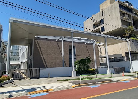 中学校　港区立三田中学校（中学校）まで540m