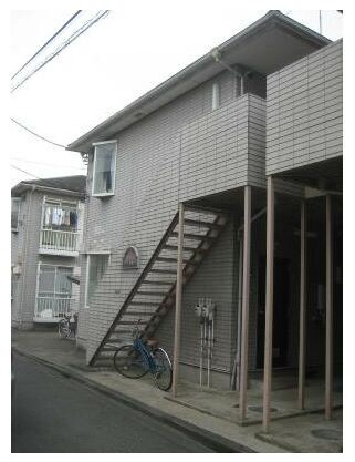 エントランス　重厚感のある建物デザイン♪