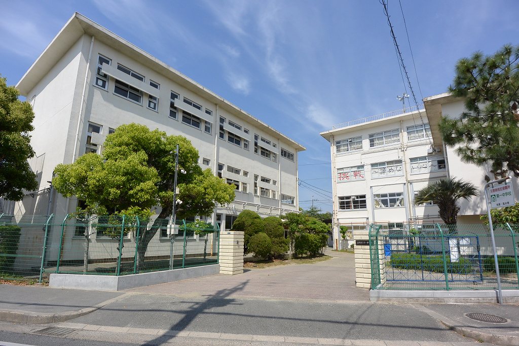 中学校　交野市立第一中学校（中学校）まで1125m