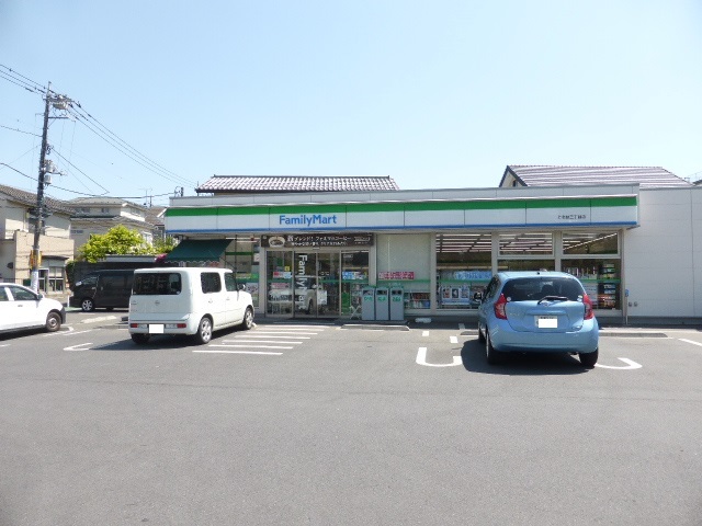 コンビニ　ファミリーマート上北台三丁目店（コンビニ）まで649m