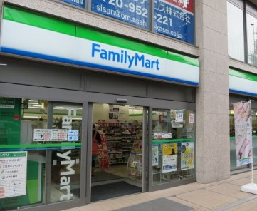 コンビニ　ファミリーマート 日本橋三越前店（コンビニ）まで637m