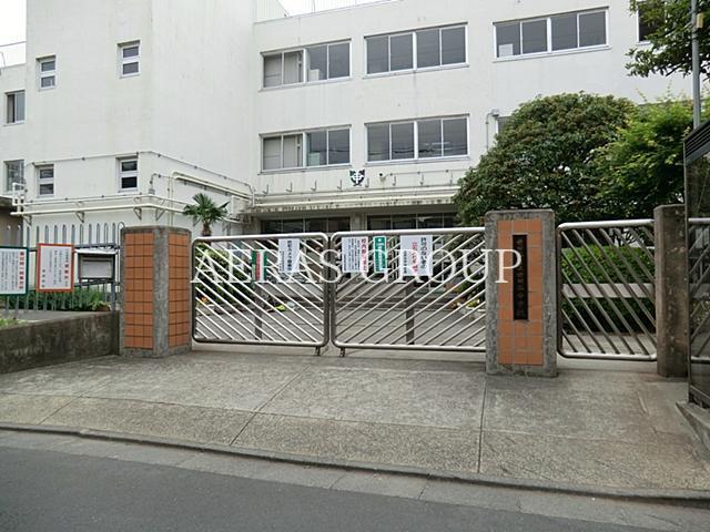 中学校　世田谷区立世田谷中学校（中学校）まで959m