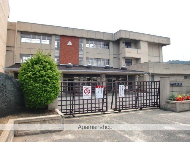 中学校　大瀬中学校（中学校）まで424m
