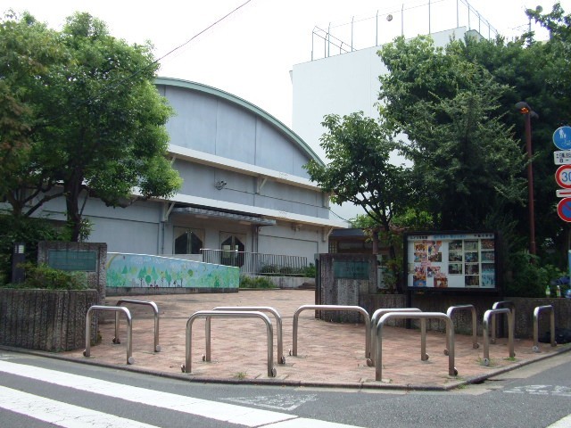 小学校　目黒区立不動小学校（小学校）まで967m