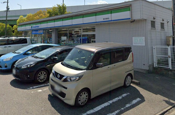 コンビニ　ファミリーマート 豊生橋南店（コンビニ）まで215m