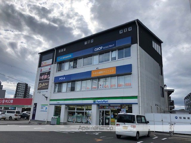 コンビニ　ファミリーマート（コンビニ）まで750m