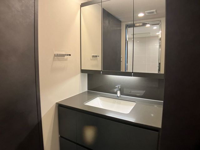 洗面設備　※写真は同タイプ住戸です。
