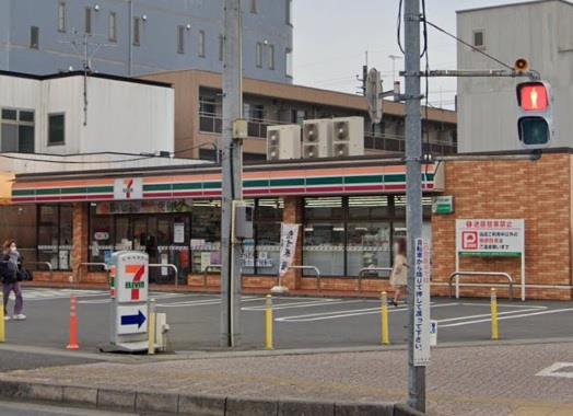 コンビニ　セブンイレブン吉川駅北口店（コンビニ）まで349m