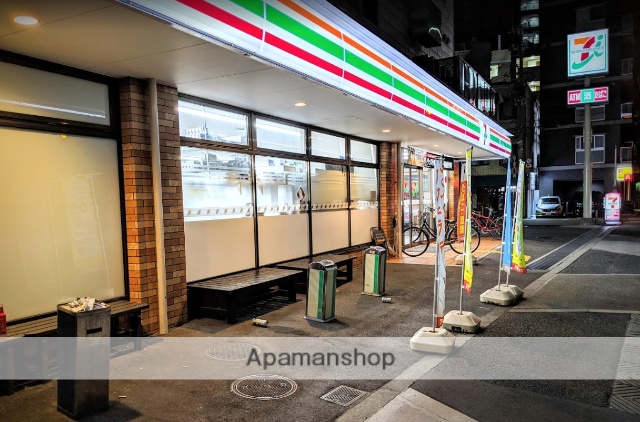コンビニ　セブンイレブン（コンビニ）まで407m