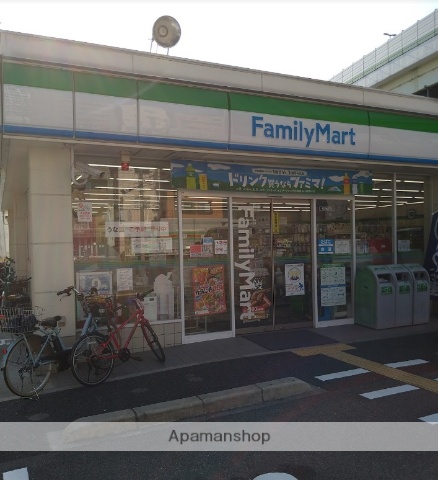 コンビニ　ファミリーマート（コンビニ）まで694m