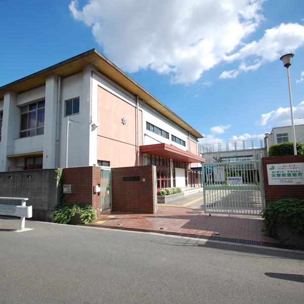 中学校　大阪市立大領中学校（中学校）まで614m