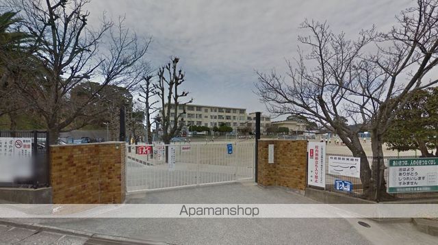 小学校　福岡市立小学校香住丘小学校（小学校）まで755m