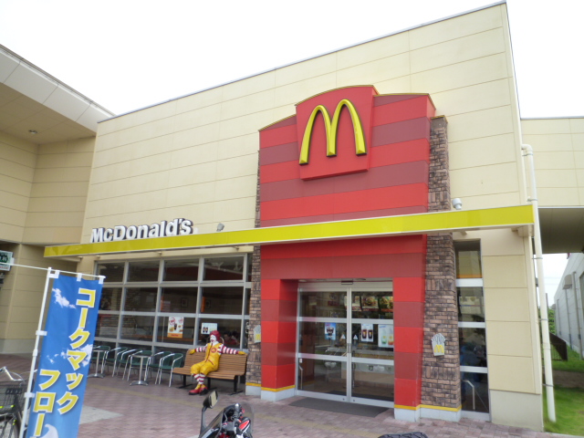 飲食店　マクドナルド新田東ヨークタウン店（飲食店）まで607m